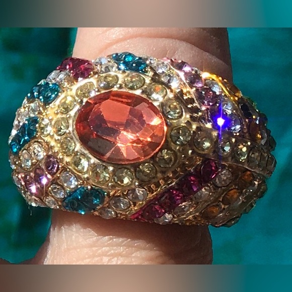 Multicolored rhinestone BIG ring-NWOT, adjustable size (stretch). BLING RING - Picture 13 of 15